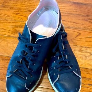 Navy adidas Stan smiths